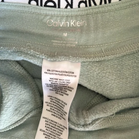 Calvin Klein Performance womens medium sweatpants. Rarely worn. Great condition. - Picture 3 of 4